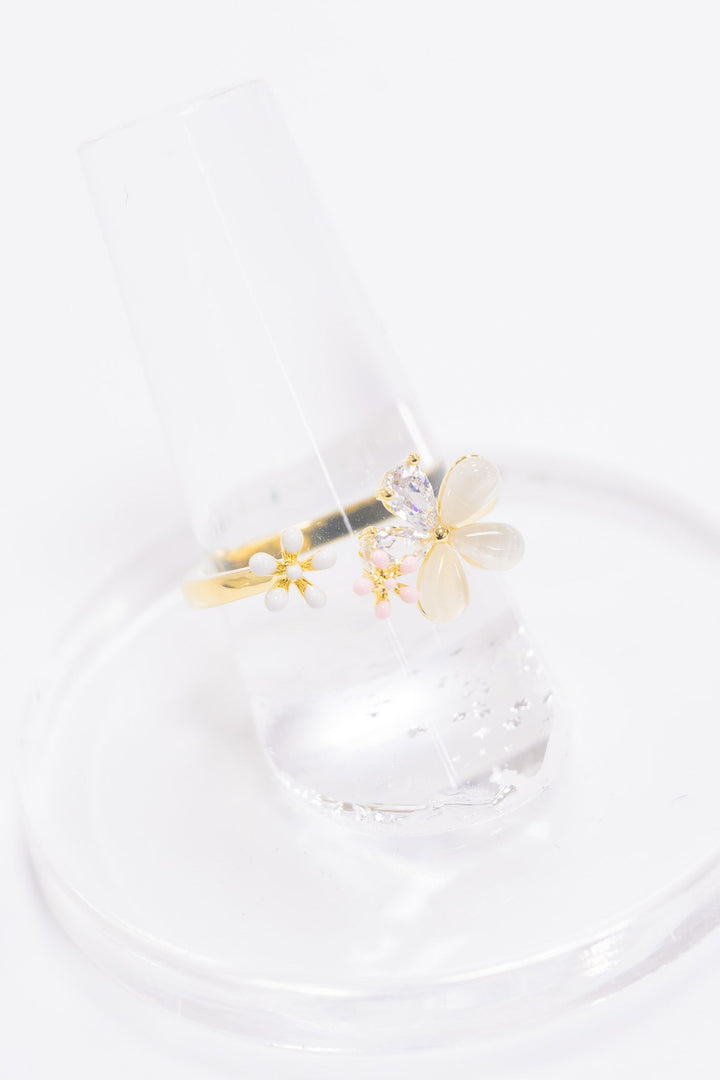 Chasing Daisies Ring - Gold Pink