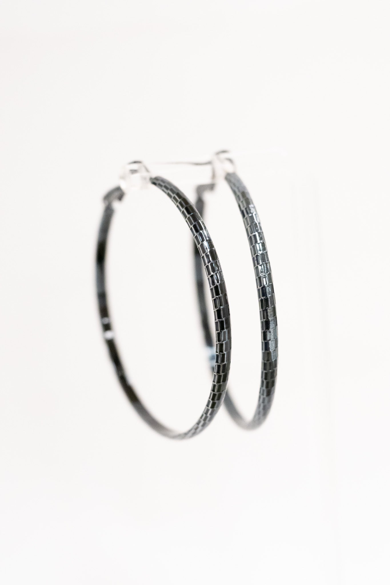 Happy Earrings - Metallic Pearl Black