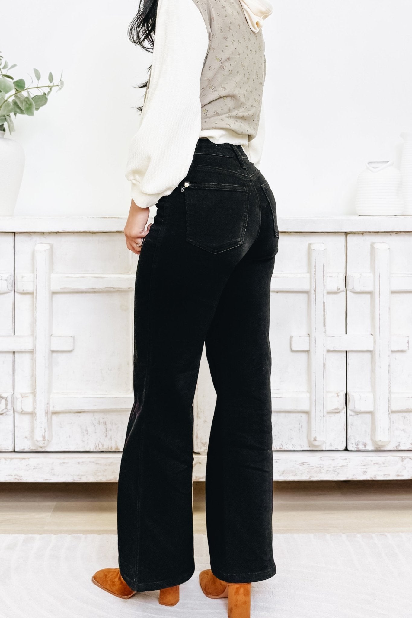 Gettin' Jiggy By Judy Blue - High Rise Retro Wide Jeans - Black - By Alexa Rae