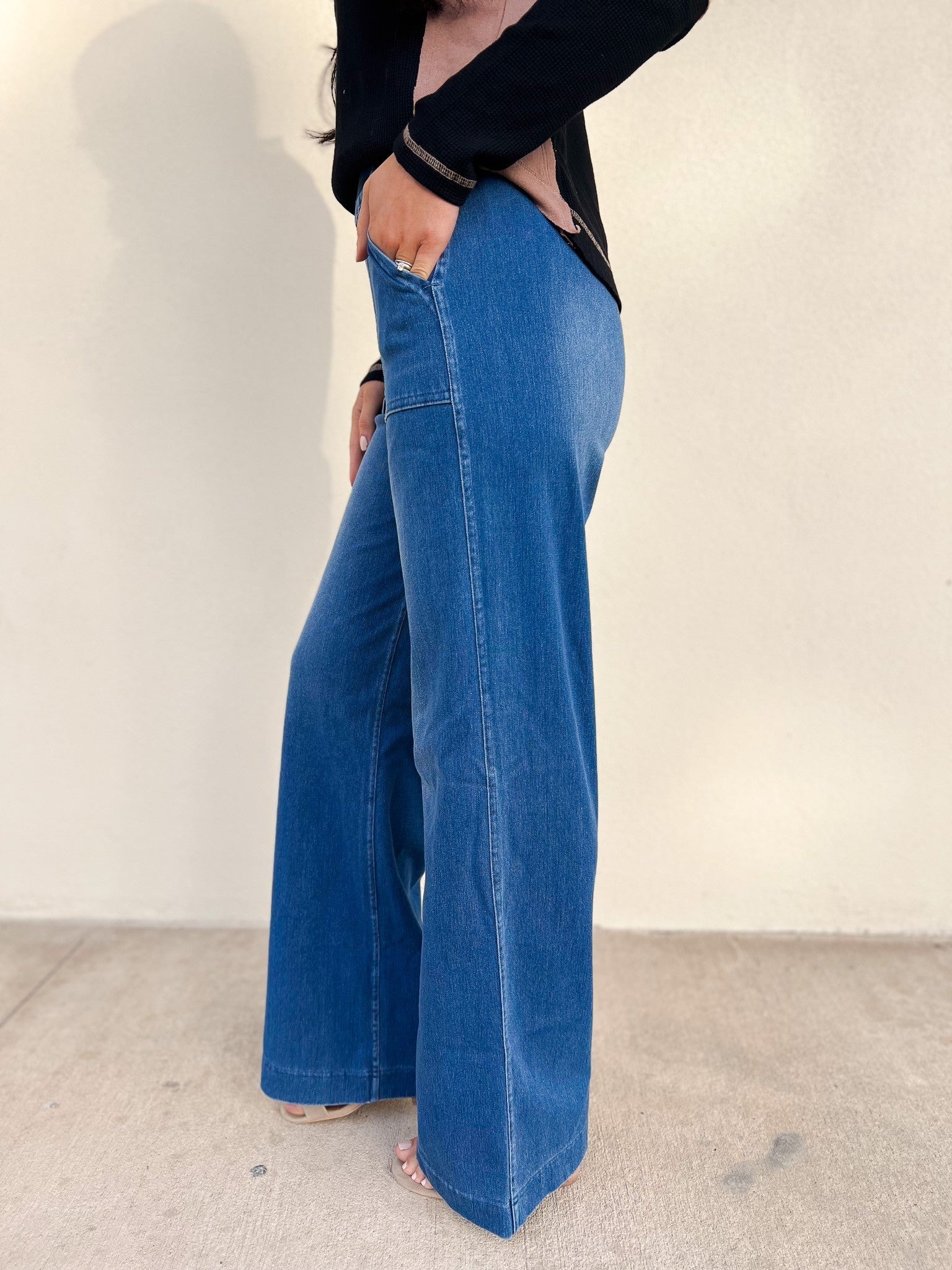 Out On The Town Wide Leg Jeans - Light Denim